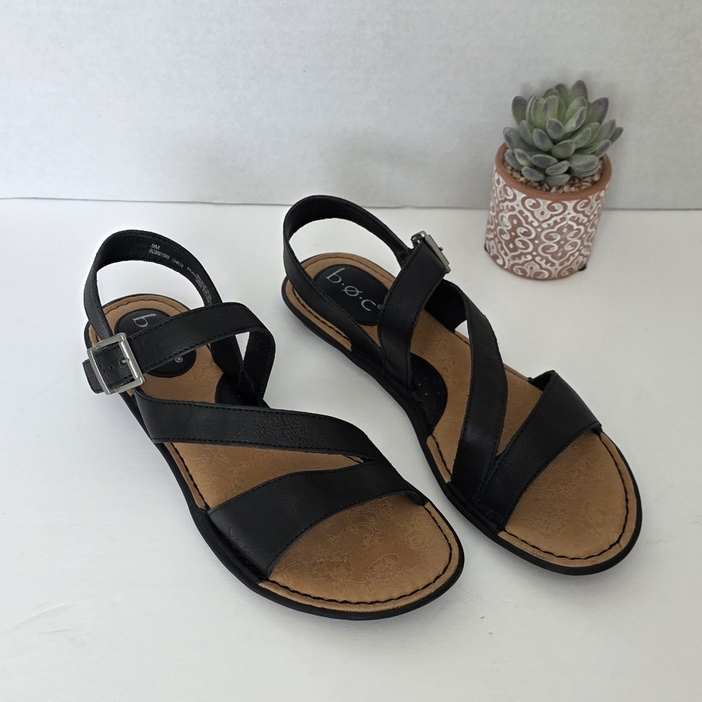 b.o.c. Black Leather Sandals Flats Women's Size 9